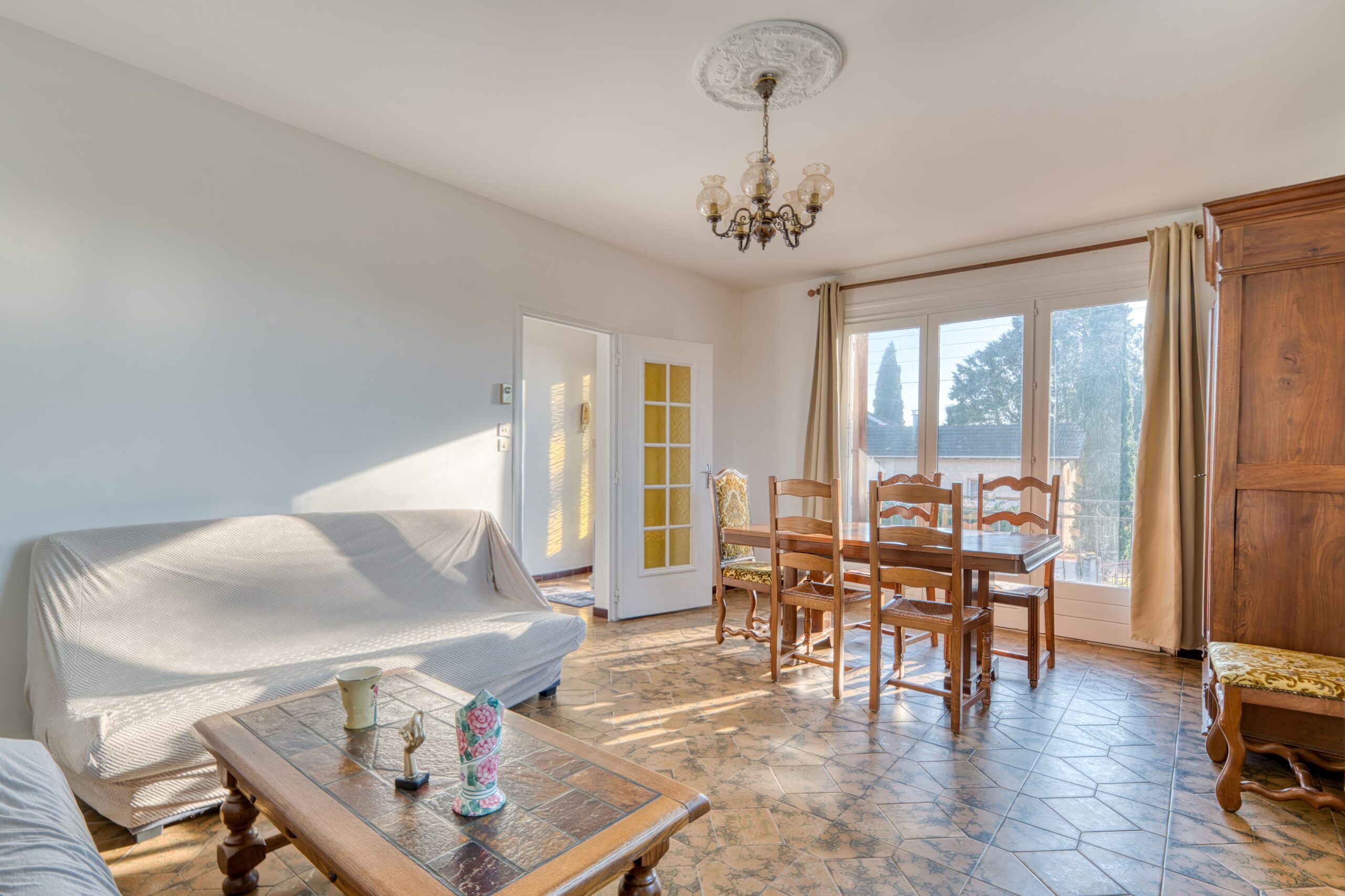 Salon hotop conciergerie