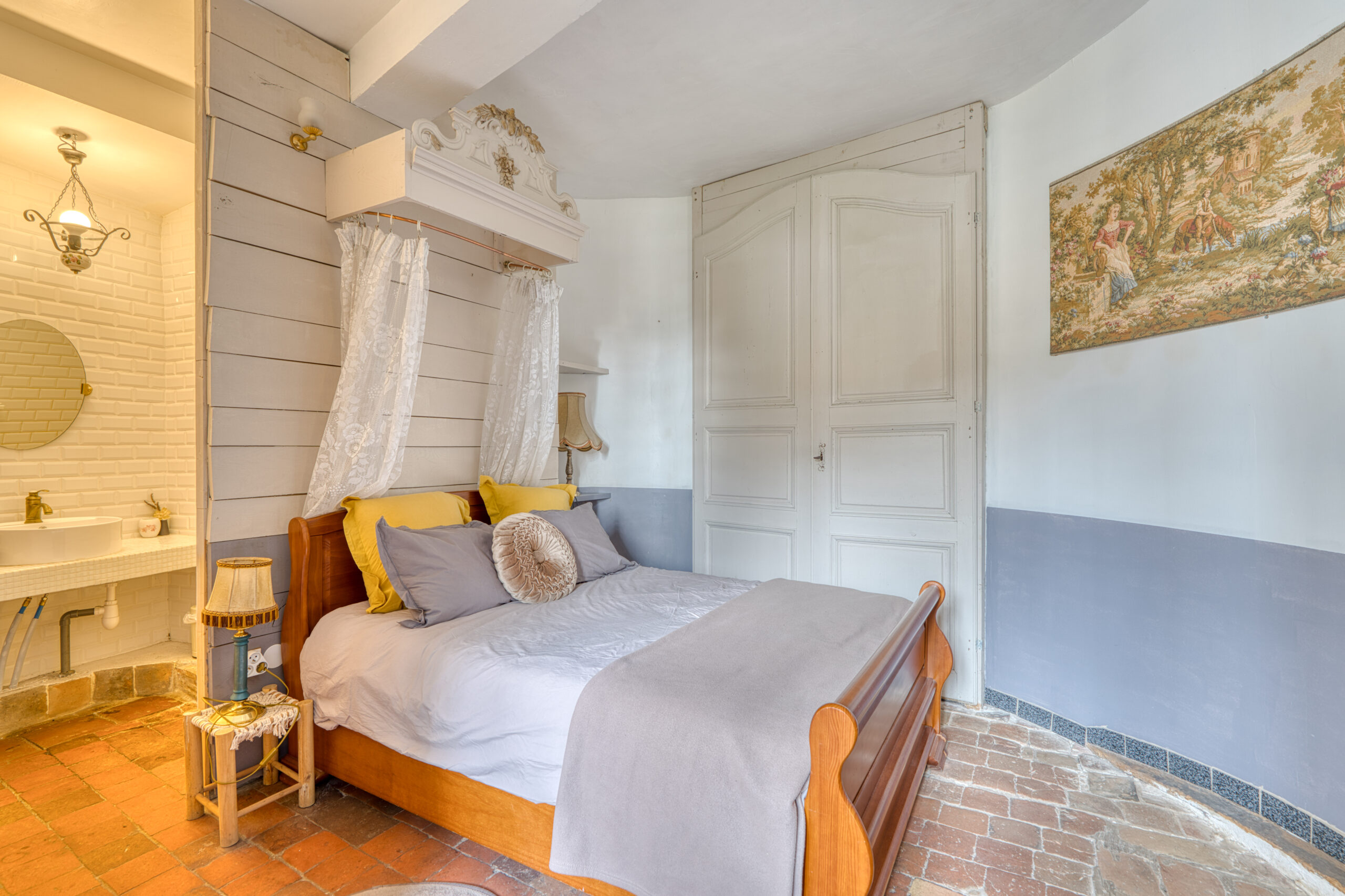 Chambre tour mandot montluel